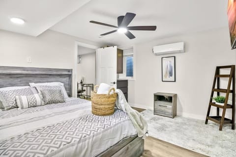 BRAND NEW Private and Modern 2BR Unit Apartment in Minneapolis