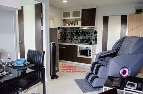 Massage, Kitchen or kitchenette, Living room, Seating area, Dining area, stove