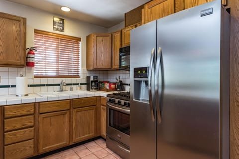 Coffee/tea facilities, Kitchen or kitchenette, Dining area