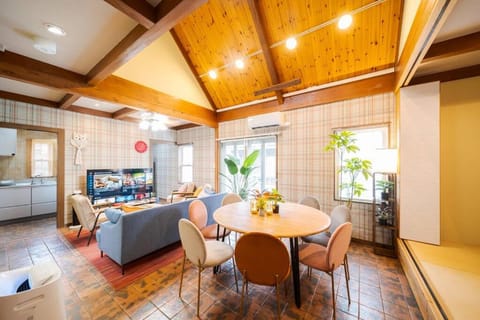 Living room, Photo of the whole room