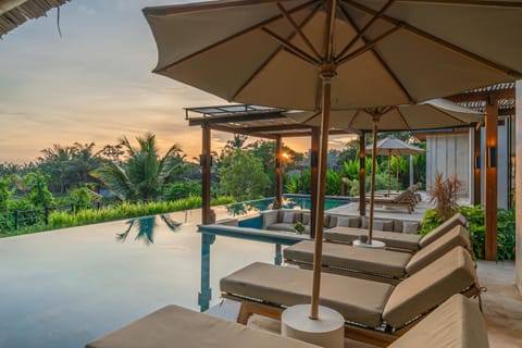 Patio, Day, Natural landscape, Garden, View (from property/room), Balcony/Terrace, Garden view, Pool view, Swimming pool, Swimming pool, sunbed
