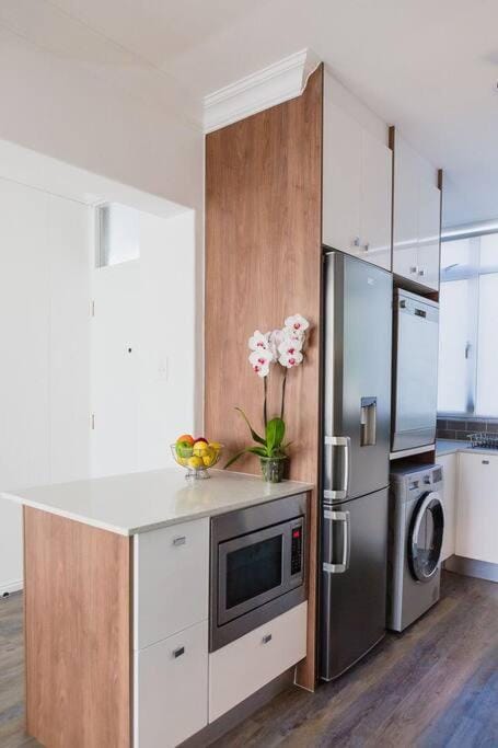 Sea Point 2-Bed Close to Beach and Cafes Apartment in Sea Point