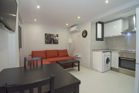 TV and multimedia, Kitchen or kitchenette, Seating area, Dining area, minibar, pet friendly, stove, washing machine, air conditioner