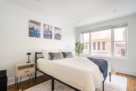 Apartment by the lake Apartment in Rogers Park