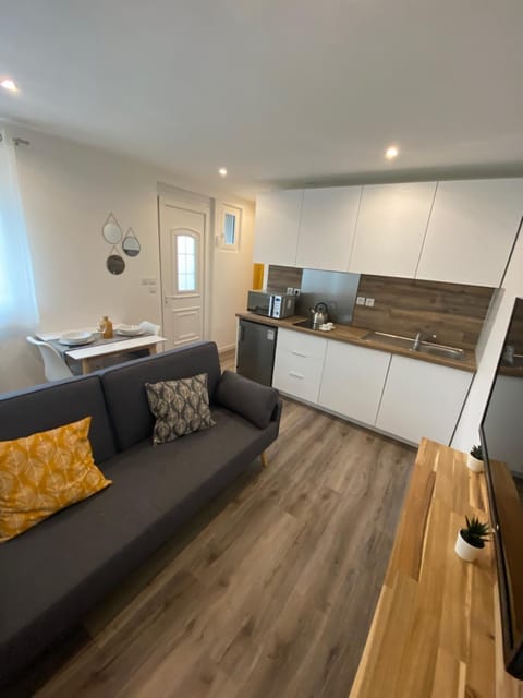 Kitchen or kitchenette, Living room, Dining area