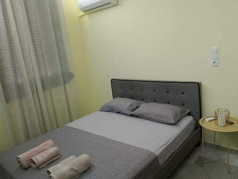Bed, Bedroom, air conditioner