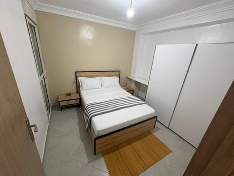 Bed, Photo of the whole room, wardrobe