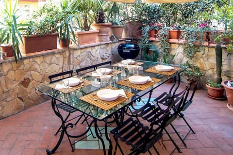 BBQ facilities, Balcony/Terrace, Seating area, Dining area, Garden view