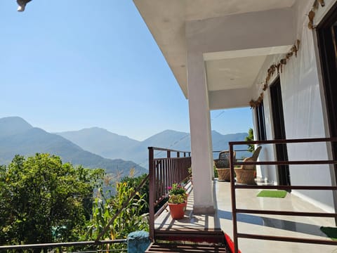 Property building, View (from property/room), Balcony/Terrace, Mountain view