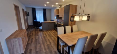 Kitchen or kitchenette, Living room, Seating area, Dining area