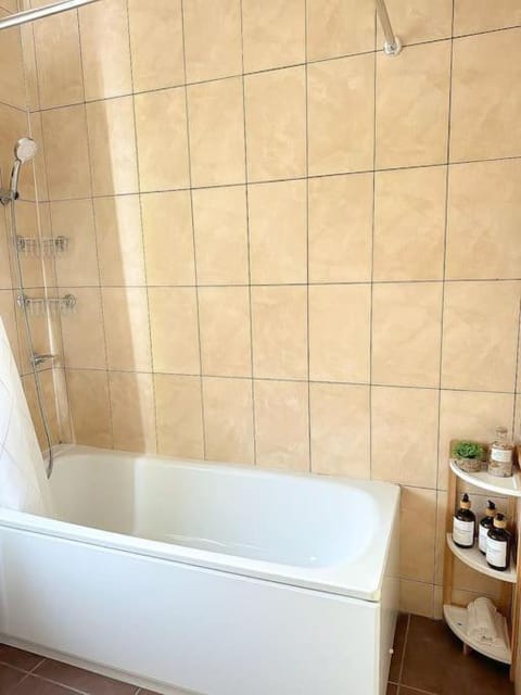 Contemporary Urban Retreat in Central Reading Apartment in Reading