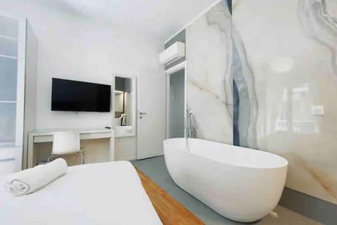 Bed, Bathroom, Bedroom, Bath, towels
