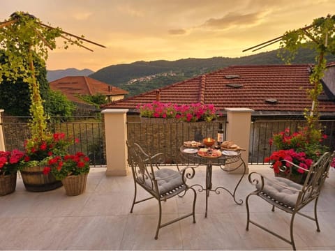 Nearby landmark, Balcony/Terrace, Balcony/Terrace, Evening entertainment, Dinner