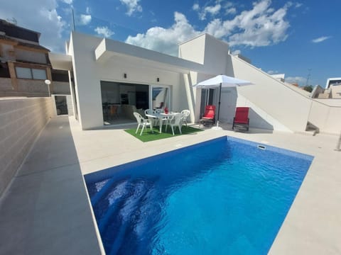 Property building, Patio, Day, Pool view, Swimming pool, sunbed