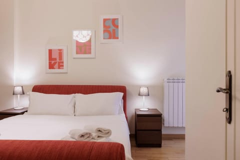 Bed, Photo of the whole room, Bedroom, internet, towels