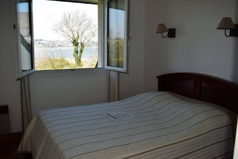 Maison VUE SUR MER avec jardin clos à PERROS-GUIREC - Réf 842 Villa in Louannec