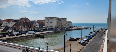 Nearby landmark, City view, River view, Sea view