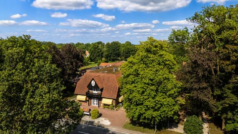Property building, Balcony/Terrace, Parking