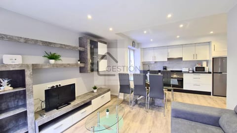 Kitchen or kitchenette, Living room, Photo of the whole room, Dining area, internet