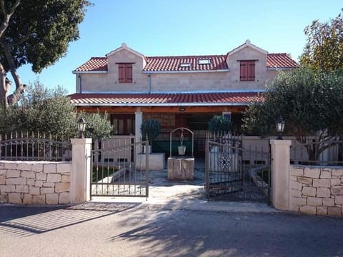 Property building, Day