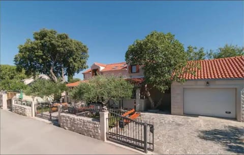 Property building, Day, Garden, Garden view
