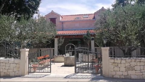 Property building, Patio, Day