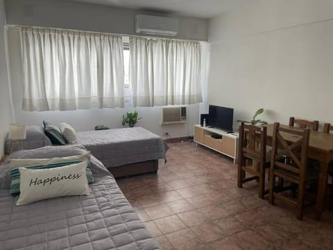 Bed, TV and multimedia, Photo of the whole room, Seating area, Bedroom, air conditioner
