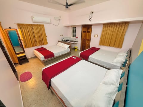 Bed, Photo of the whole room, Bedroom, air conditioner