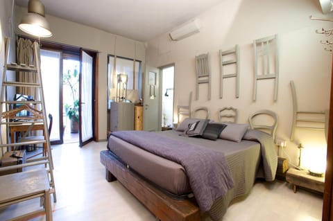 Day, Photo of the whole room