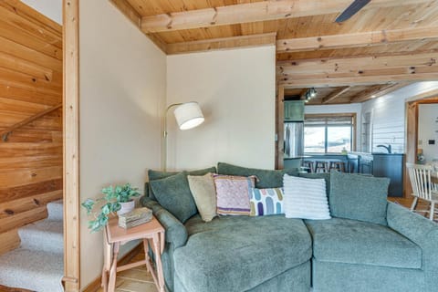 Mountaintop Blue Ridge Cabin 2 Mi to Downtown Cabin in Blue Ridge