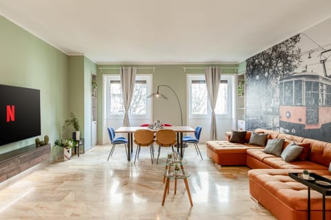 Communal lounge/ TV room, TV and multimedia, Living room, Seating area, Dining area, Evening entertainment