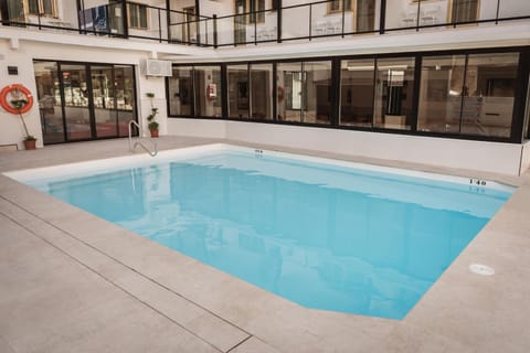 Swimming pool, Swimming pool