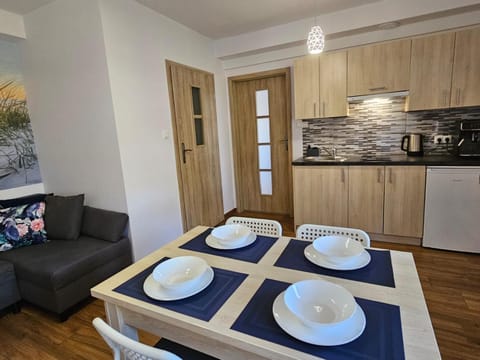 Kitchen or kitchenette, Living room, Seating area, Dining area, pet friendly, stove