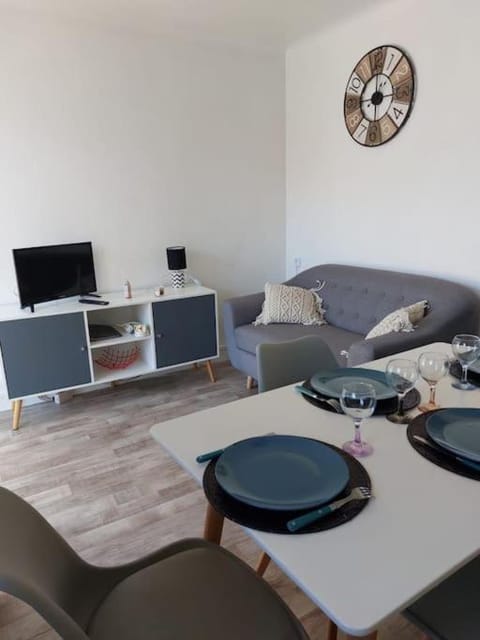 Communal lounge/ TV room, Dining area