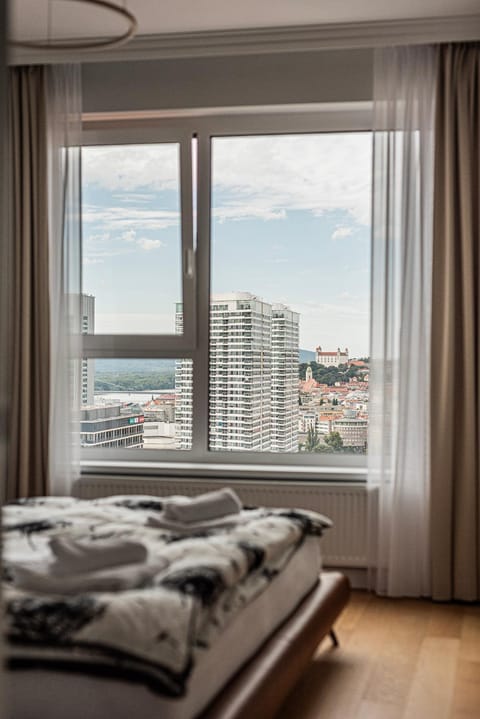 Bed, Photo of the whole room, Bedroom, City view, towels