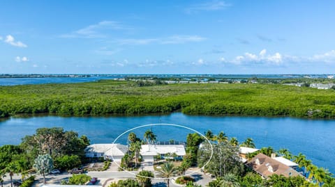 Casa Palma! Beautiful waterfront home with heated pool & dock! House in Bradenton