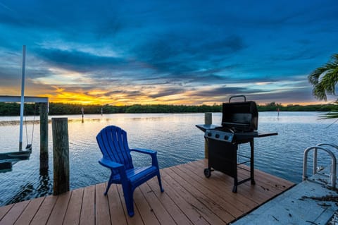 Casa Palma! Beautiful waterfront home with heated pool & dock! House in Bradenton