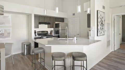 Landing Modern Apartment with Amazing Amenities (ID1167X009) Apartment in El Paso