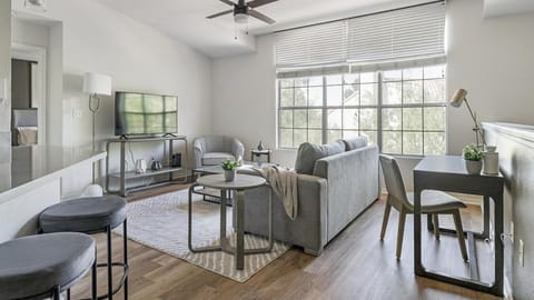 Landing Modern Apartment with Amazing Amenities (ID1167X009) Apartment in El Paso