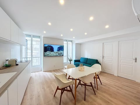 TV and multimedia, Kitchen or kitchenette, Living room, Dining area