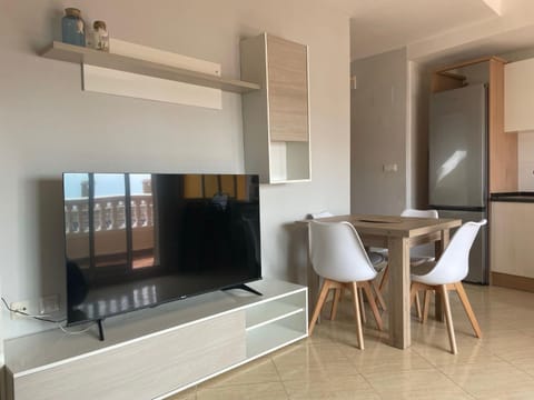 TV and multimedia, Living room, Seating area, Dining area