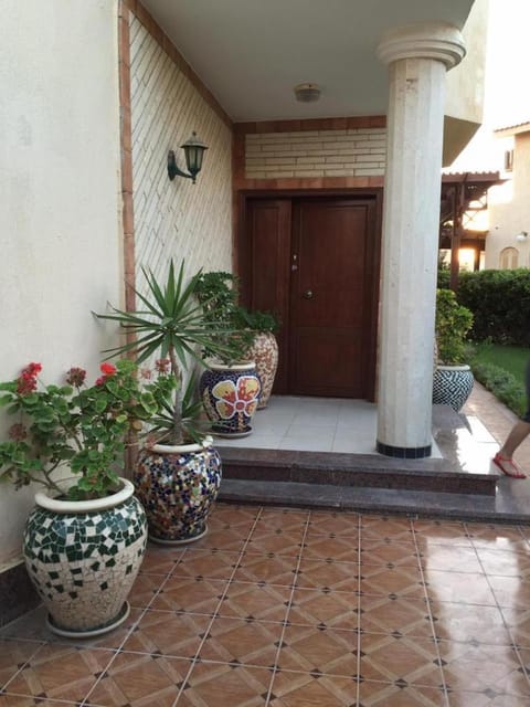 Facade/entrance, Day