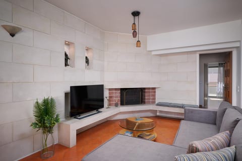TV and multimedia, Living room, flat iron