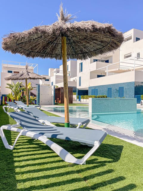 Garden, Swimming pool, sunbed