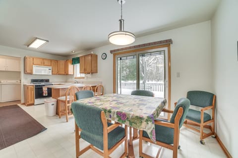 Cozy Mancelona Home Ski, Golf and Snowmobile! House in Michigan