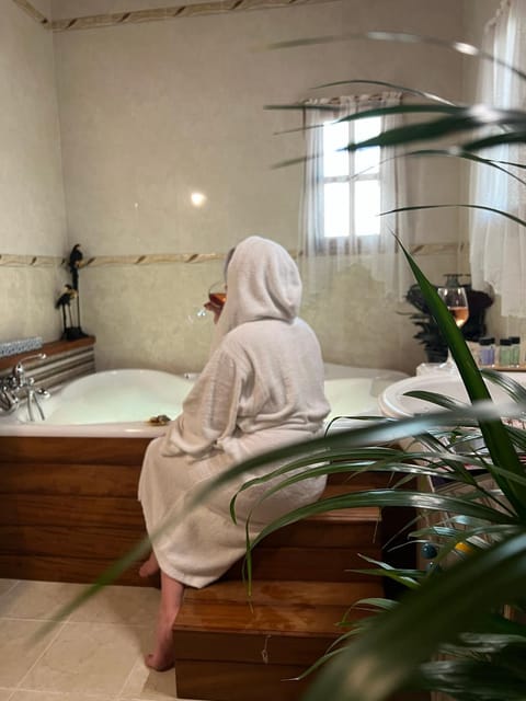 Hot Tub, Hot Tub, Decorative detail, towels
