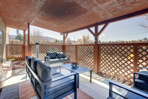 Taos Home with Private Hot Tub, Sauna and Gas Grill! House in Taos
