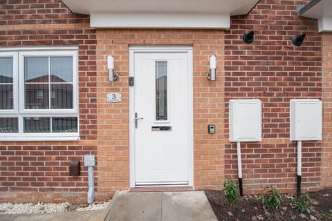 Property building, Facade/entrance, Day