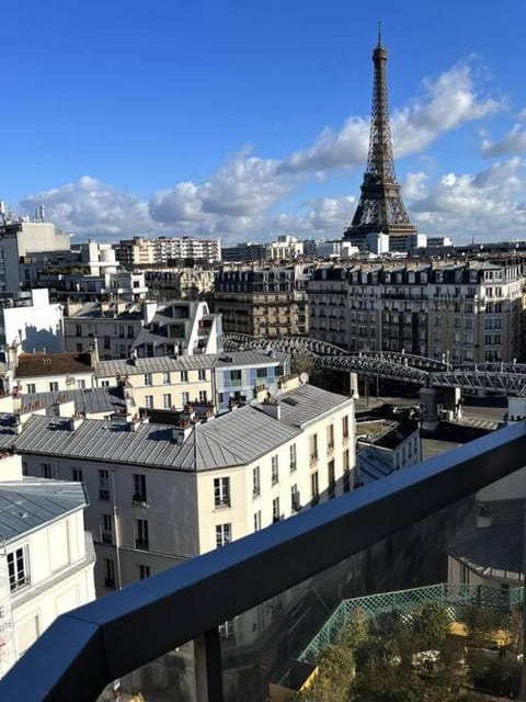 View (from property/room), Balcony/Terrace, City view, Landmark view