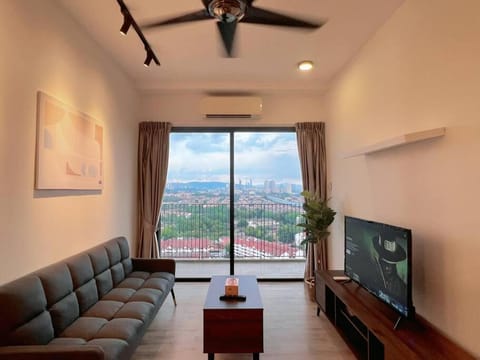 Communal lounge/ TV room, TV and multimedia, Living room, Seating area, fireplace